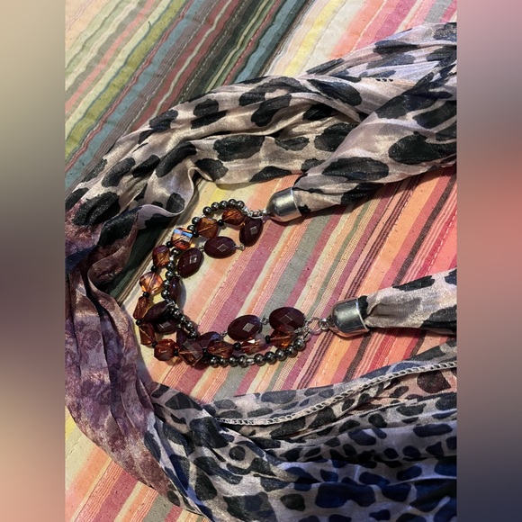 Animal print Scarf Necklace - Picture 5 of 5